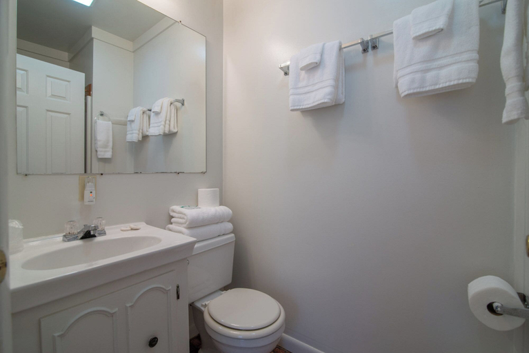 Bathroom 3, Moore House Inn & Cabins, Pocahontas