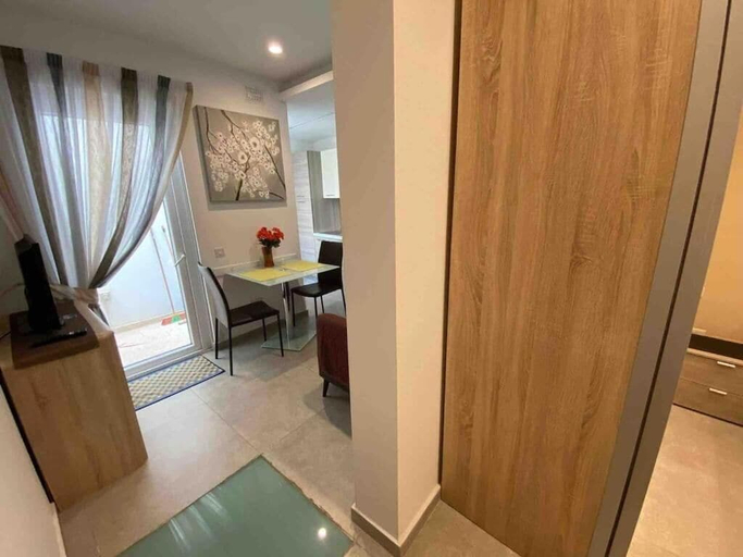 Others 5, Seafront Studio Apartment