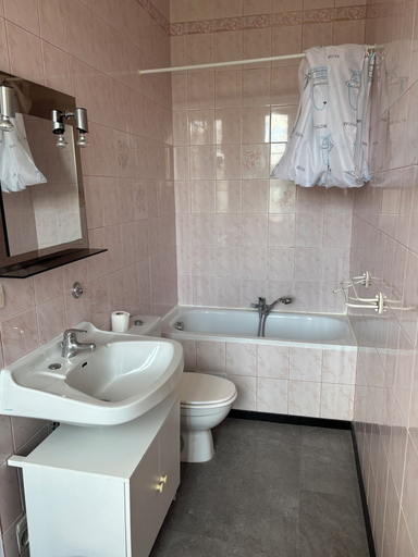 Bathroom 3, Le Manoir de Conteville, Seine-Maritime