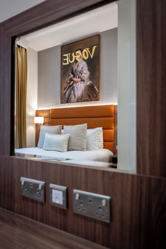 Bedroom 3, Grand Concerto Hotel, London