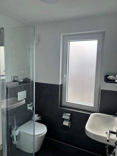 Bathroom 4, Harrier Hof, Wesermarsch