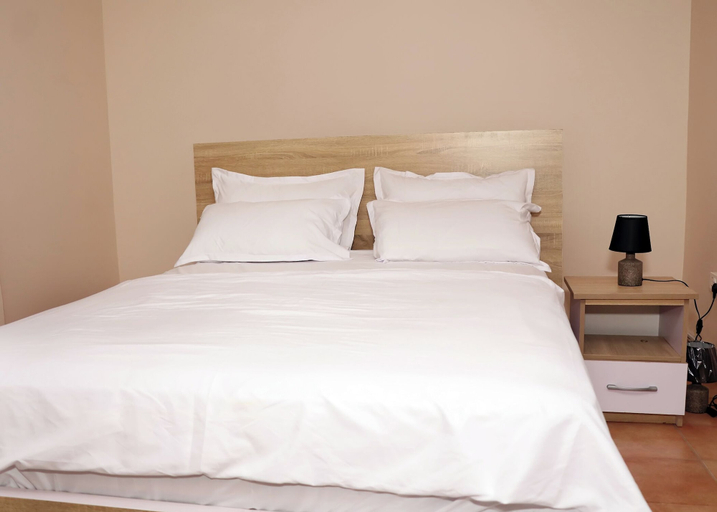 Bedroom, GSM Crown Inn Hotel, Tema