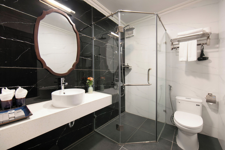 Bathroom 5, Serene Central hotel, Hoàn Kiếm