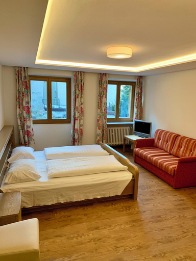 Bedroom 4, Hotel Goldenes Kreuz, Bolzano