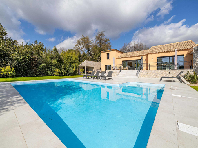Sport & Beauty 1, Modern Villa with Heated Pool and Garden, Alpes-Maritimes