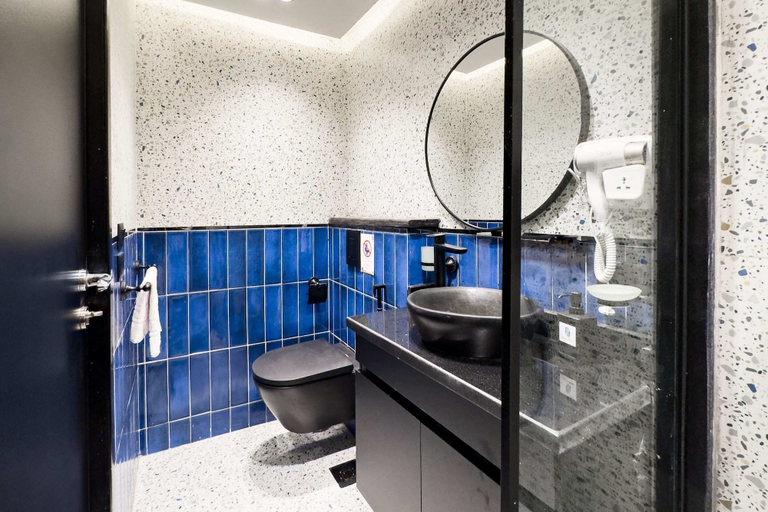 Bathroom 2, The 2 BDR Sapphire Condo 5 min to CAI Airport, An-Nuzhah