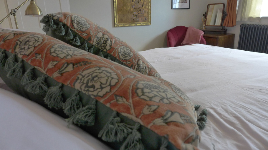 Room 2, Royal Oak Retreat - Sleeps 6, Pub & Pet Friendly, East Sussex