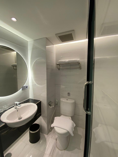Bathroom 8