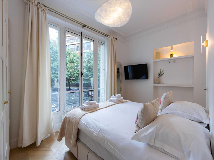 Bedroom 2, Charming flat - 2BD6P - Passy  Eiffel Tower, Paris