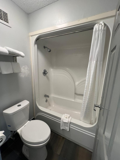 Bathroom 4, Quality Inn Kinder near Casino, Allen