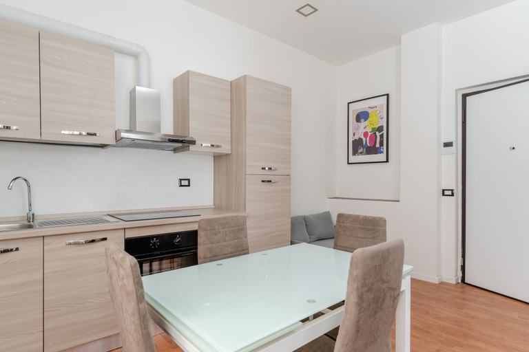 Others 4, Residenza Grandi, Milano