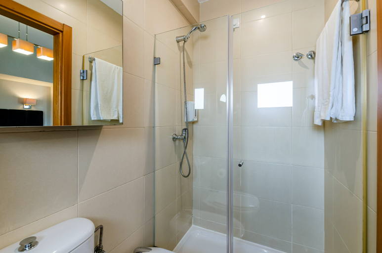 Bathroom 5, Hotel DAH - Dom Afonso Henriques, Lisbon