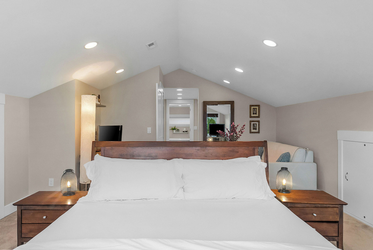 Bedroom 3, Madrona Bliss A Modern Escape, Seattle