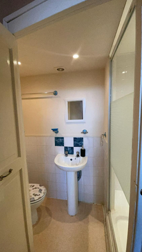 Bathroom 5, White Moon Hotel, Blackpool
