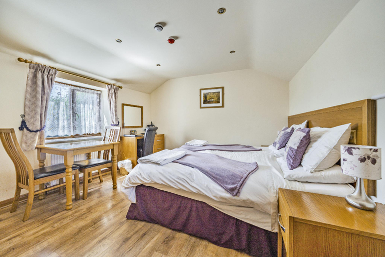 Bedroom 2, The Golden Fleece, Somerset
