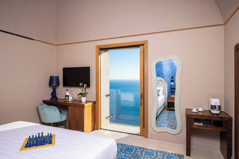 Bedroom 5, Antalia Boutique Hotel, Salerno
