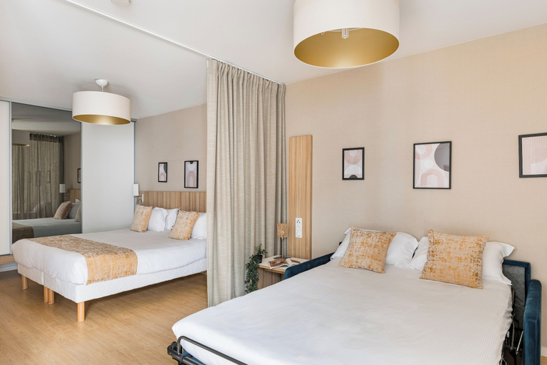 Bedroom 4, Q7 Lodge Lyon 7, Rhône