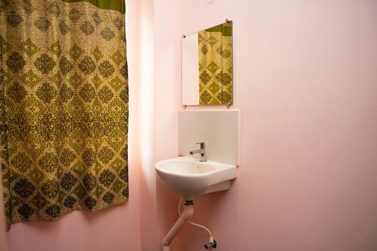 Bathroom 4, Hotel Shri Shanmuga, Thanjavur
