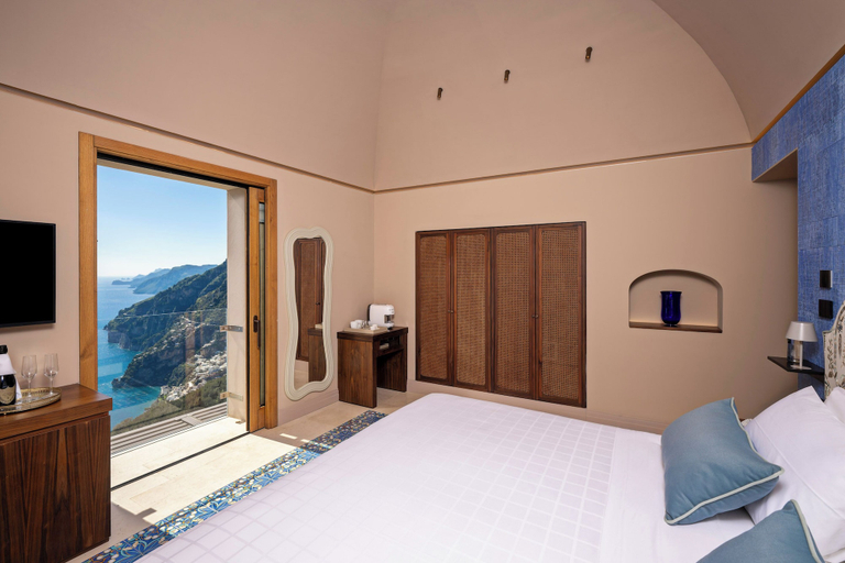 Bedroom 5, Antalia Boutique Hotel, Salerno