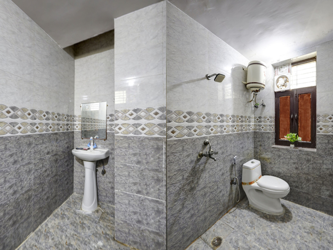 Bathroom 3, Hotel Spectrum Inn - By ASPL, Gautam Buddha Nagar