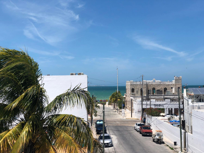 Balcony/terrace 3, Malecon Beach House in Progreso 1 block from beach, Progreso