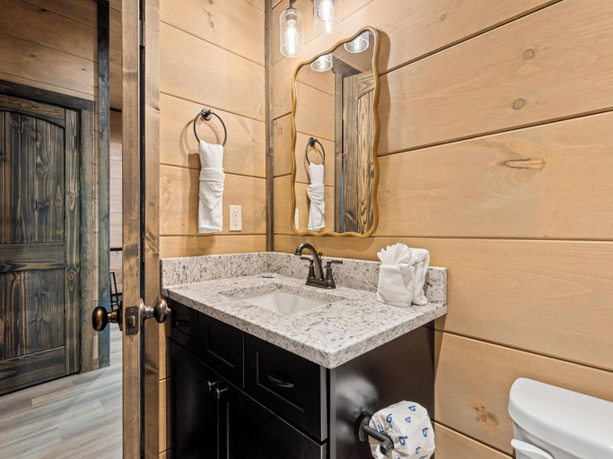 Bathroom 4, Bear Plunge by Smoky Cove Resort, Sevier