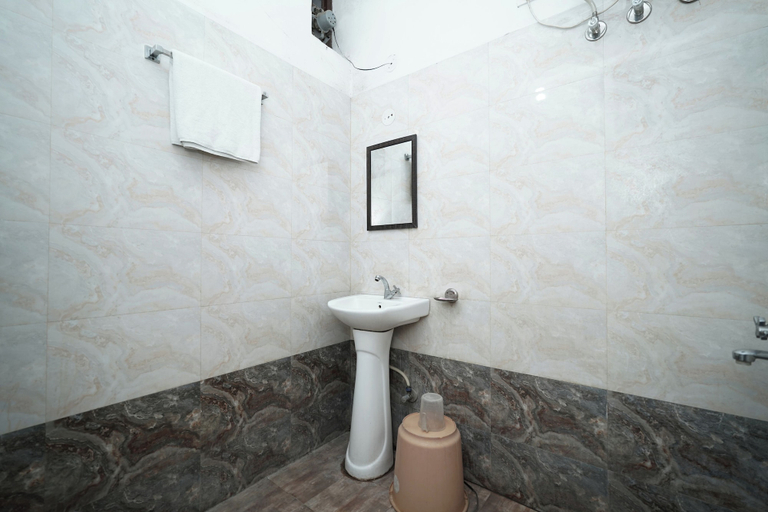 Bathroom 4, Swagat Guest House, Dehradun
