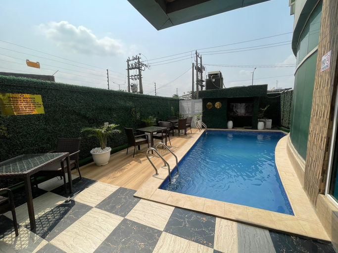 Sport & Beauty, Presken Hotel International Airport road, Mushin