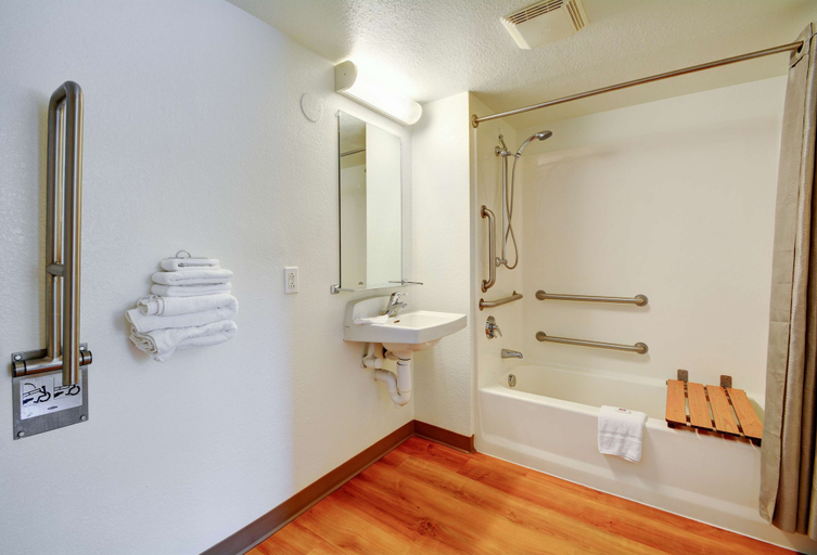 Bathroom 13