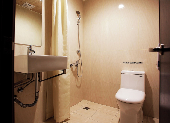 Bathroom 4, Backpackers Hostel-Ximending branch, Taipei City