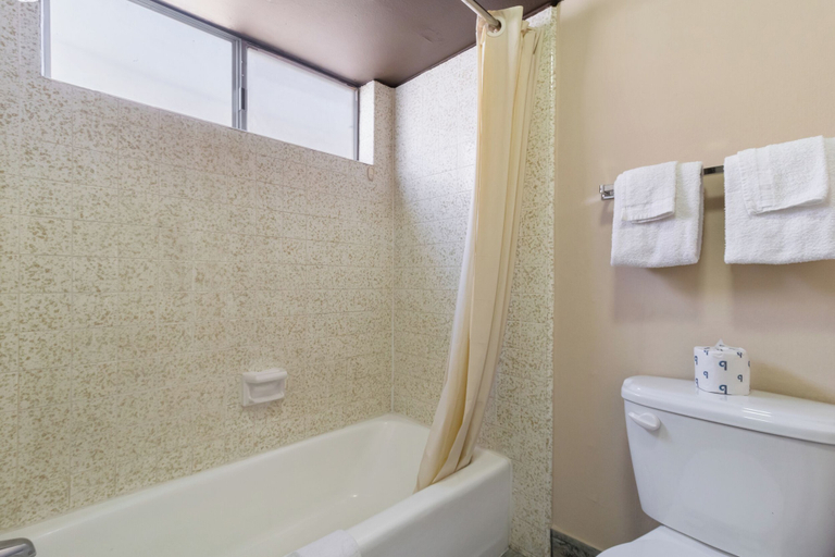 Bathroom 4, Economy Inn Barstow, San Bernardino