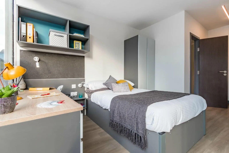 Bedroom 2, For Students Only Canvas Capital House in Southampton, Southampton