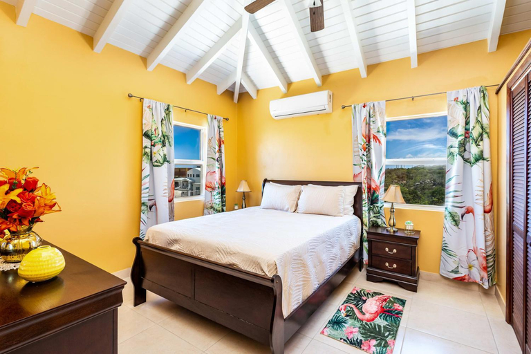 Others 2, Tropical Jungle Oasis with Lagoon Views, Good WiFi