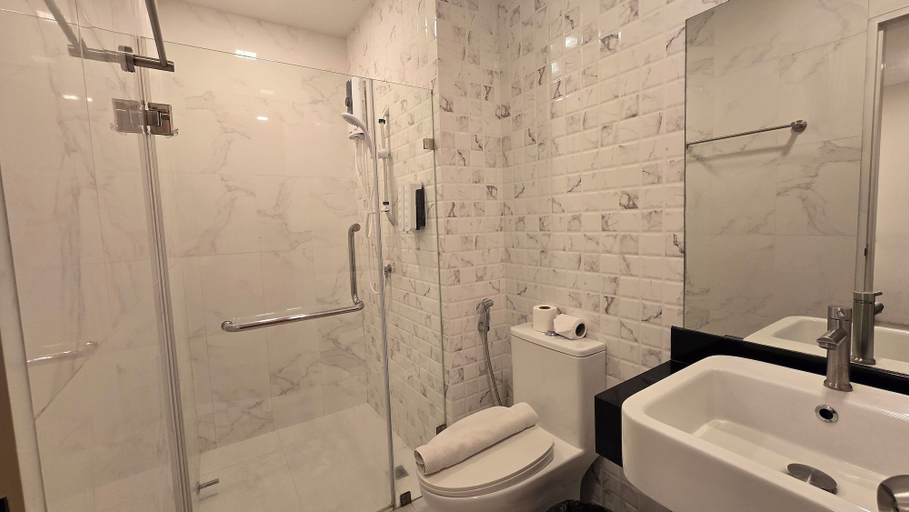 Bathroom 14