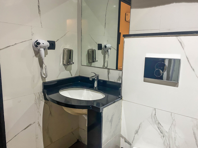 Bathroom 3, Ennasma, Casablanca