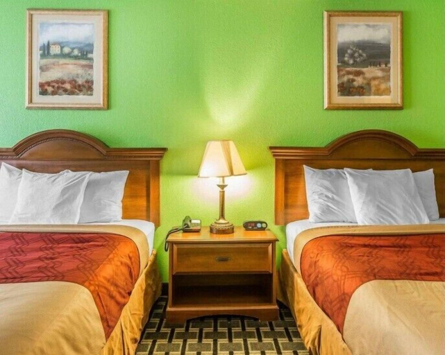 Bedroom 4, Travelers Inn Douglas By OYO US-441, Coffee