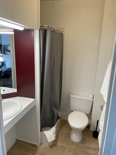 Bathroom 3, Brit Hotel Cherbourg Octeville, Manche