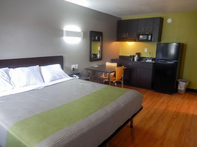 Bedroom 2, Stay Inn & Suites, Houston