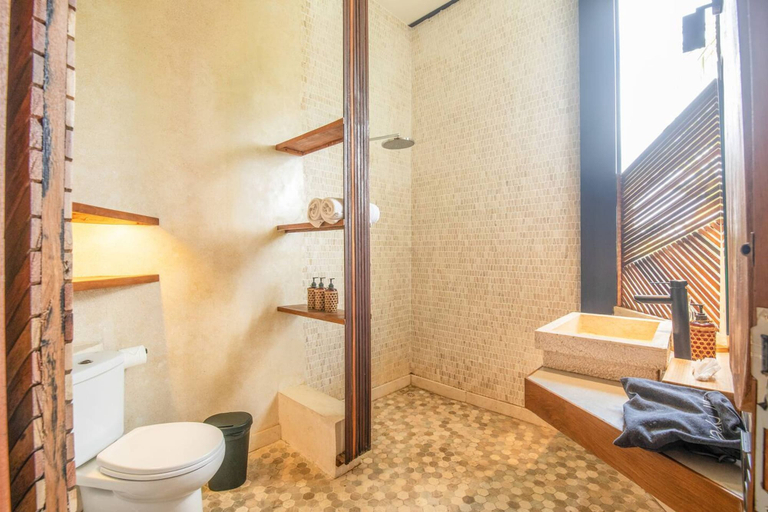 Room 4, BAZ Villa 12 Studio 2 L Elegant 1BR Loft With Art Deco Flair Shared Pool, Badung