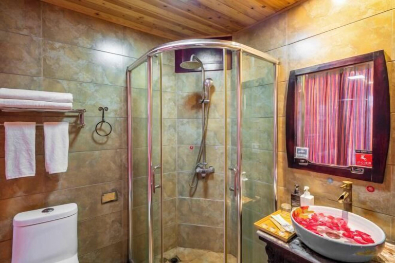 Bathroom, Hailong Yunhe Hotel (Lijiang Ancient City), Lijiang