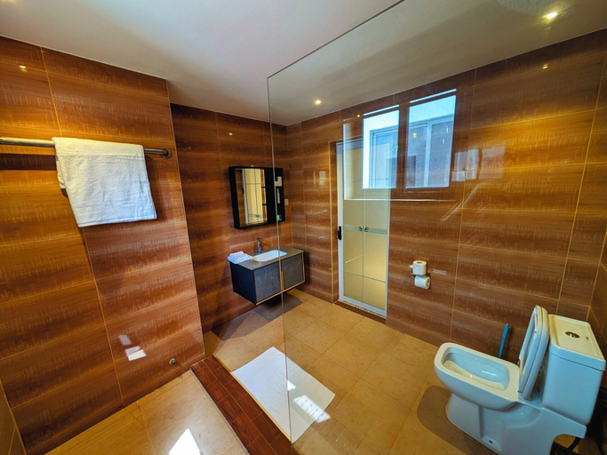 Bathroom 3, Condos De La ChiChi, Kumasi