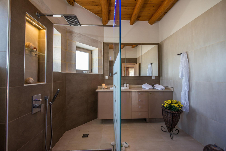 Bathroom 4, Villa Olivia in Vrises, Crete