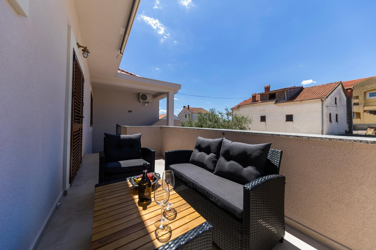Others 2, Find Your Haven in Morena Celeste Seaside Puntamika Apartments!, Zadar