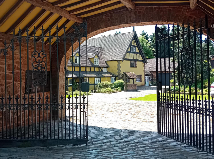 Exterior view 3, Dovehouse Farm, Warwickshire