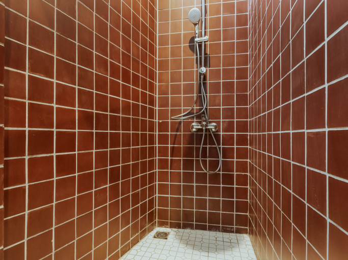 Bathroom 9
