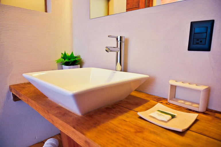 Bathroom 3, Villa Maria Hotel, Valle de Bravo
