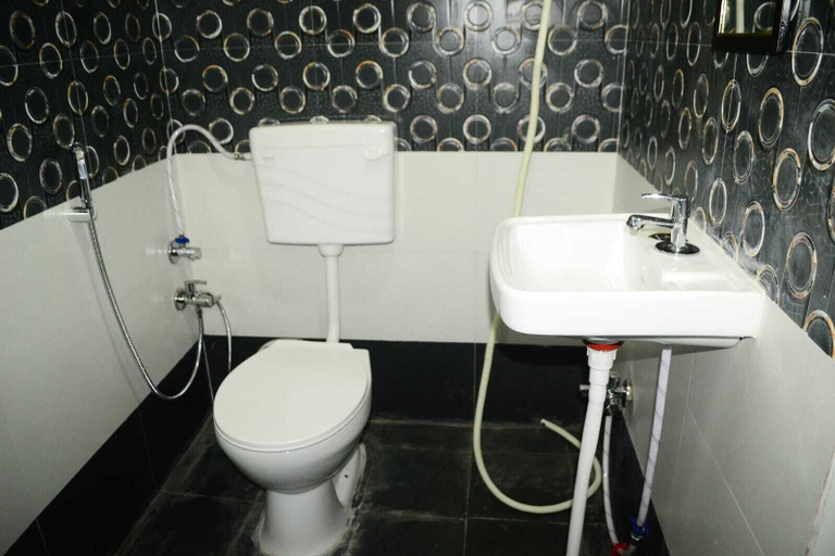 Bathroom, H R Paying Guest House, Varanasi