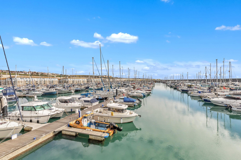Room 3, On the Water 6 With Free Parking By My Getaways, Brighton and Hove