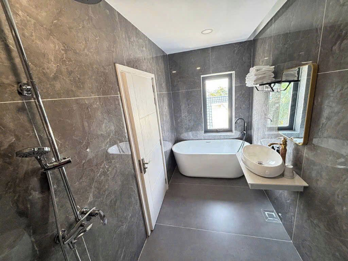 Bathroom 2, Times Hotel, Trảng Bàng