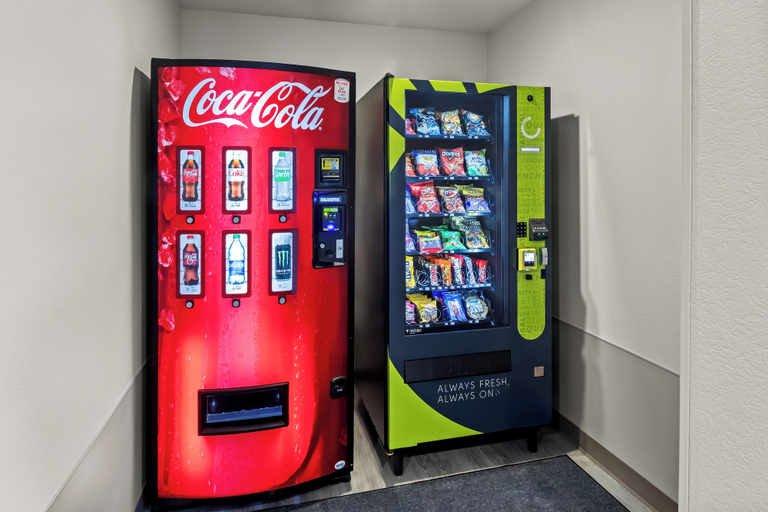 Food & Drinks 5, WoodSpring Suites Beaverton - Portland West, Washington